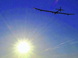 Успішно завершено цілодобовий політ літака на сонячних батареях