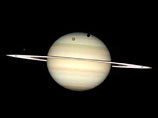Супутник Сатурна Енцелад тане і обсипає бризками Єлену тому, що тремтить