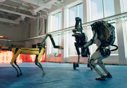 робот Boston Dynamics танец