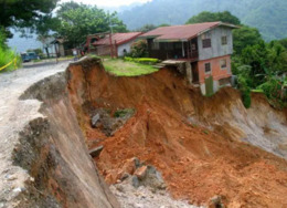 индонезия дожди наводнение оползень