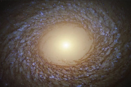 пухнаста галактика телескоп Hubble