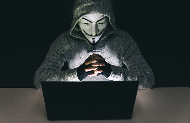 Війну російським хакерам оголосили Anonymous