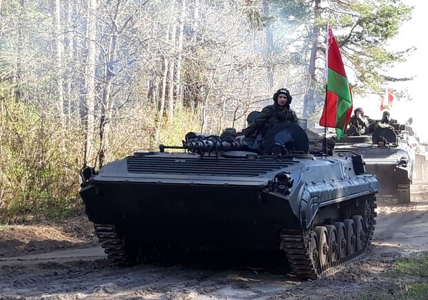На кордоні з Україною лукашенко створює оперативне командування військами