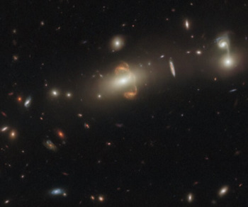 лінзована галактика телескоп Hubble