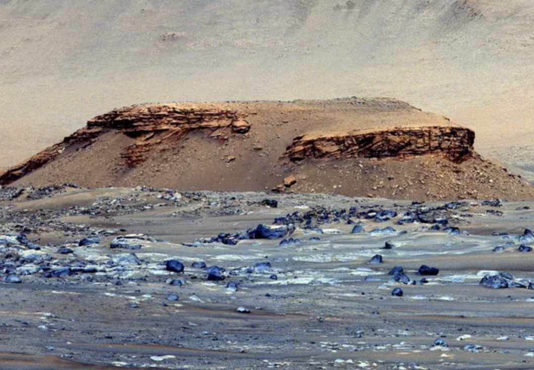 Органічні сполуки виявили у марсіанському кратері