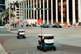 Uber маямі тротуар робот