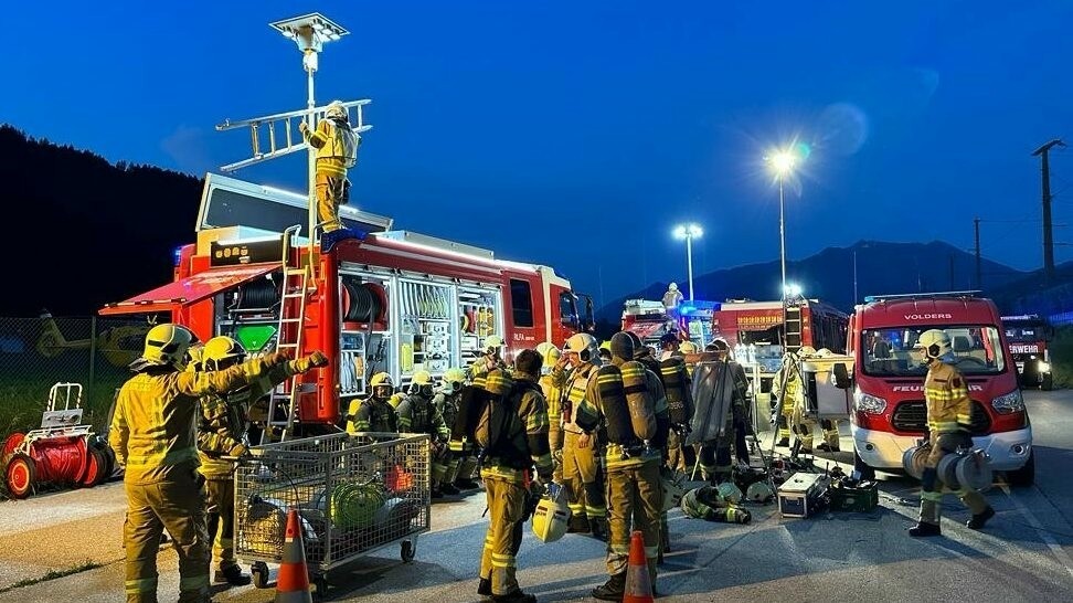 Евакуація пасажирів після пожежі - аварія в австрійському тунелі