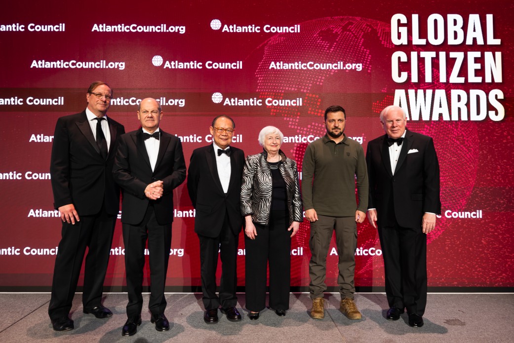 В Нью-Йорку Зеленському вручили премію Atlantic Council Global Citizen Awards за внесок у покращення світу