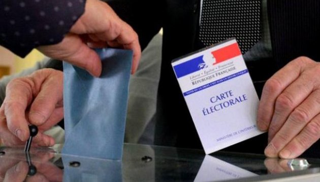 У першому турі парламентських виборів у Франції перемагають ультраправі - екзитполи