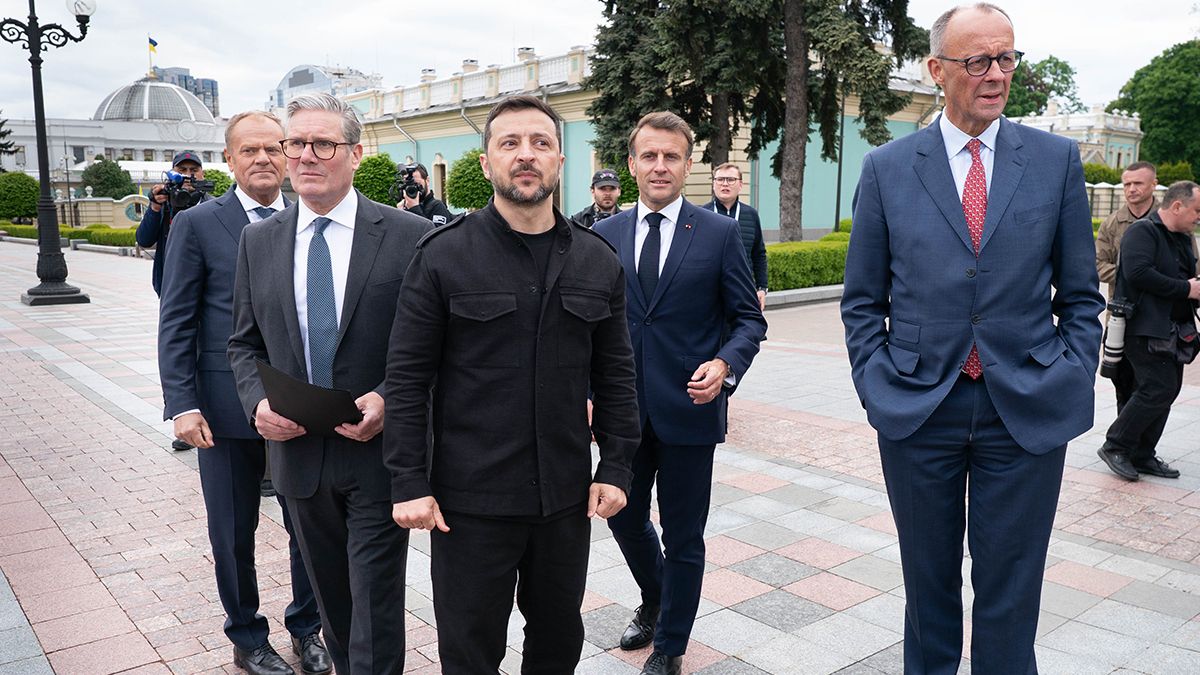 Зеленський, Макрон і Мерц формують кулак проти тиску США - Європа збирається в Лондоні