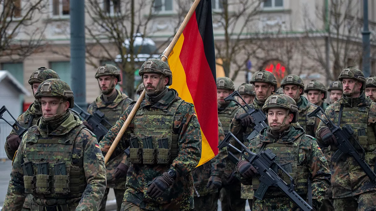 Обов'язковий рік військової служби в армії Німеччини підтримує канцлер Фрідріх Мерц