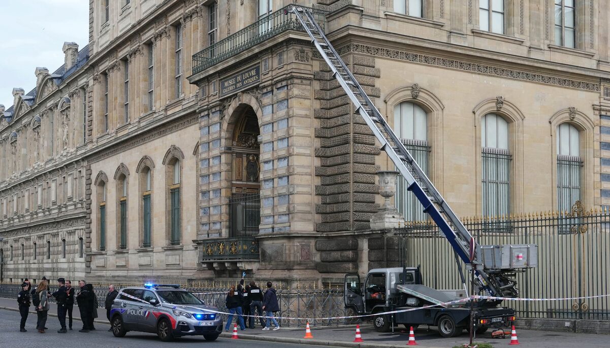 Пограбування Лувру: про нових затриманих пишуть ЗМІ