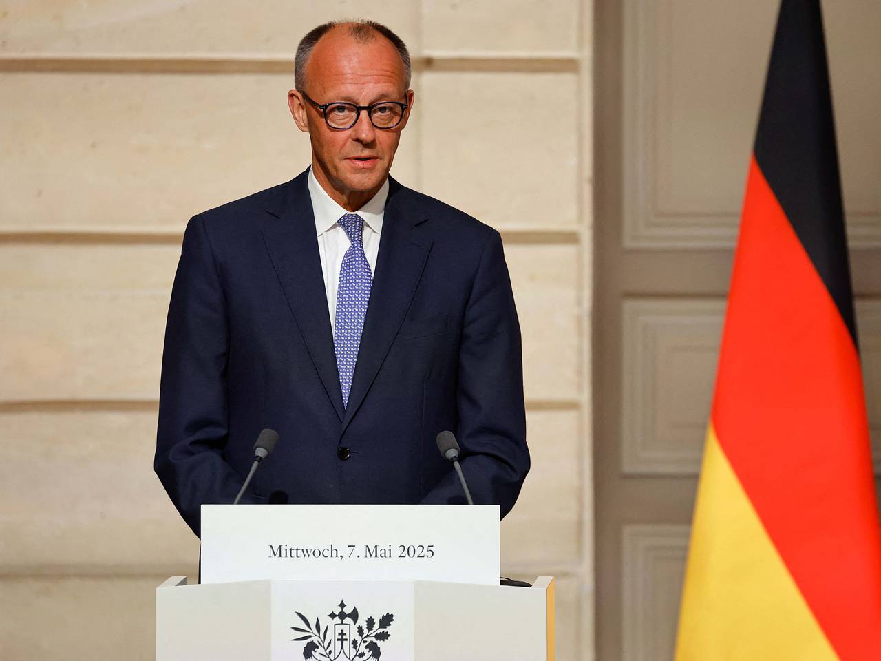 Українські чоловіки потрібні на батьківщині, а не в Німеччині - Мерц