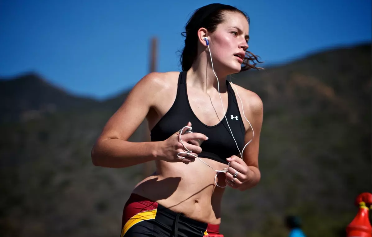 Энергия движения: как выбрать идеальные наушники для спорта и активных тренировок