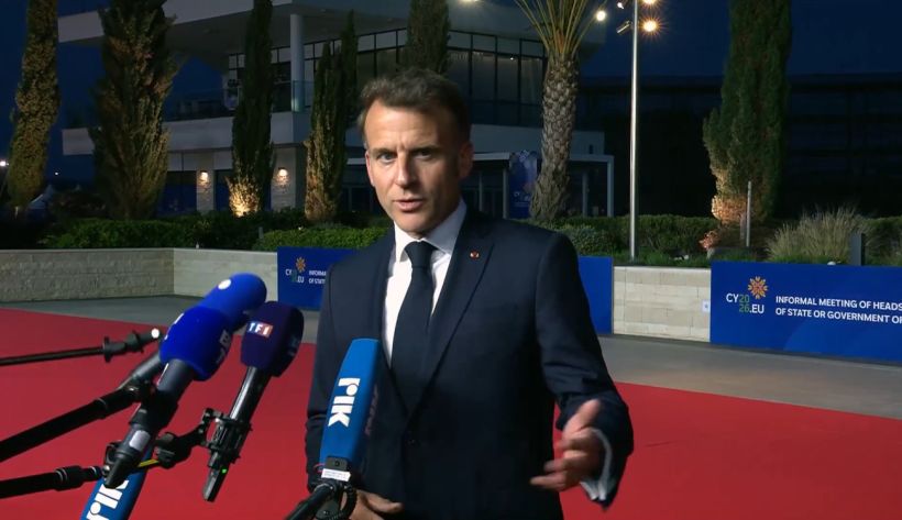 Остаточне узгодження кредиту на 90 млрд євро та нових санкцій проти рф Макрон привітав