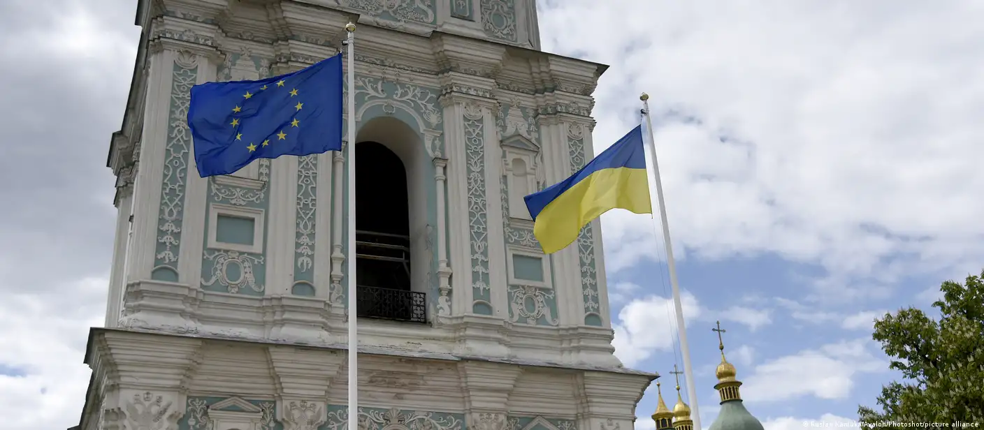 Київ не залишають - посольства відповіли на погрози рф