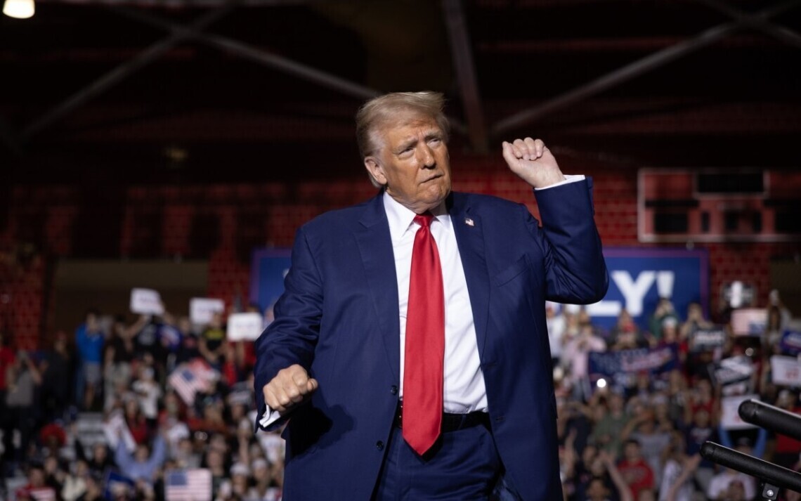 Усім дорослим американцям Трамп пообіцяв по 5 тисяч доларів