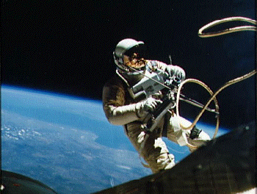 Американские астронавты из экипажа МКС совершат выход в открытый космос