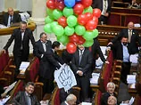 "Бютівці" показали депутатам дулю з-під купола ВР. Литвин пообіцяв їх оштрафувати