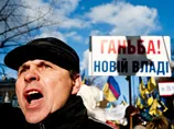 Серед мітингувальників на Майдані намітився розкол, але усі разом кричать: "Президента геть!"
