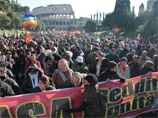 Італійські студенти протестують проти уряду Берлусконі, якому парламент висловив довіру