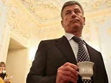 Онопенко готовий піти, але боїться потрапити за ґрати. На його місце мітить Ківалов