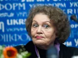 Ліна Костенко— "я згодна пробивати стіну, але криголами не плавають у болоті..."