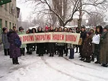 "Якщо нас не почуєте, ми себе підпалимо, але школу №111 закрити не дамо"-гасло батьків донецької школи