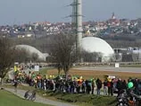 В Германии 60 тысяч человек выстроились в живую цепочку, протестуя против использования АЭС