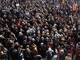 Армянская оппозиция прорвалась на площадь Свободы в Ереване и призывает к "бархатной революции"