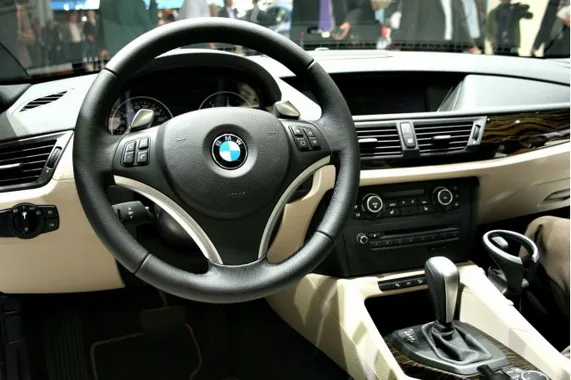 На автосалоні в Шанхаї BMW представить свій новий гібрид NEV на базі "п'ятірки"