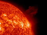 В NASA сняли, как в Солнце врезается огромная комета