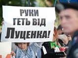 Біля Печерського суду, куди привезли Луценка, збирається мітинг