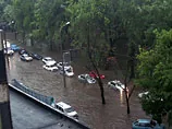 Потоп у Харкові: дощі затопили метро, загинула жінка. ВІДЕО