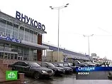 У пассажирского лайнера Boeing-737 при посадке лопнули шины