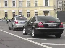 Блоггеры раскритиковали председателя Мосгорсуда за грубые нарушения ПДД и лихачество на "встречке" (ВИДЕО)