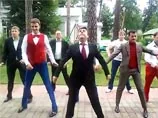 Первый канал вырезал из эфира "танец Медведева": он тут же стал хитом в интернете. ВИДЕО