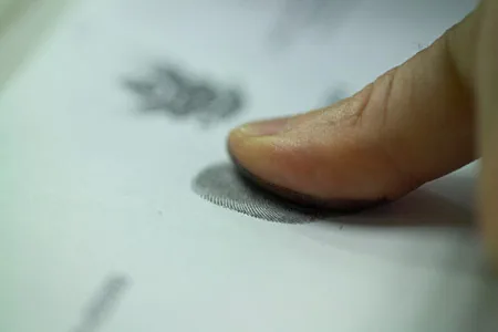 Біометричні паспорти можуть зробити з українців потенційних злочинців. ВІДЕО