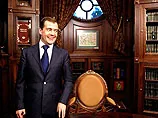 Медведев перекроил сетку трех каналов и срочно доложил, почему не идет в президенты