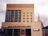 Дипломатический секс-скандал: посол США в Москве встал на защиту "распутника"