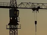 ЧП в Екатеринбурге: подъемный кран рухнул на жилой дом