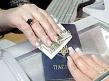 Нацбанк пояснив правила обміну валюти: здати її можна і без паспорта