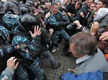 Під Кабміном "Беркут" побив мітингувальників, вже є потерпілі