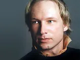 Себе божевільним Брейвік, незважаючи на діагноз психіатрів, не вважає
