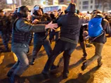 У Росії після виборів - масові протести, арешти і війська на вулицях