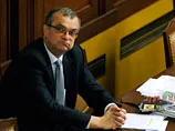 Глава Минфина Чехии заплатил штраф за неприличный жест в адрес демонстранта