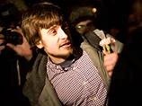 В военкомат увезли "Лешу Улыбка" из ФСБ активиста "Войны", который шумел в изоляторе с Навальным