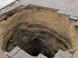 Малюка затягнуло в колектор з гарячою водою - у російському Брянську. ВІДЕО