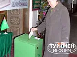 Туркмены выстроились в очереди, чтобы проголосовать за президента