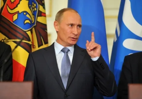 Путин проголосовал на выборах вместе с женой
